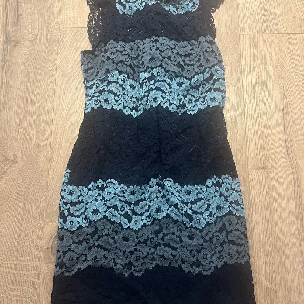 Laundry by Shelli segal  Lace Dress in Blue gray. Size 8 good condition